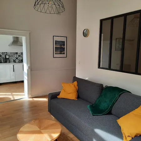 Bords De Loire - Rdc - Au Pied Du Chateau Апартаменты *